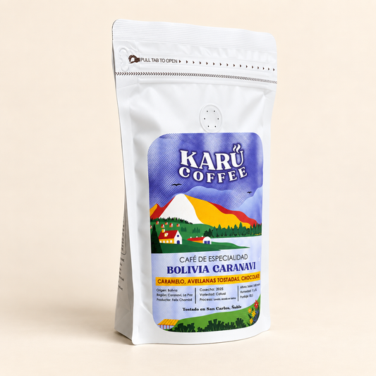 Café Bolivia Caranavi Karü Coffee, bolsa en perfil con etiqueta visible